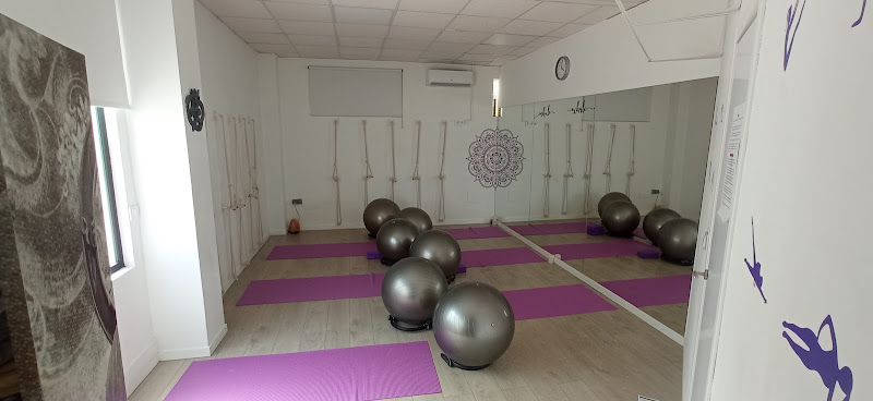 Sukhasana Masaje & Yoga